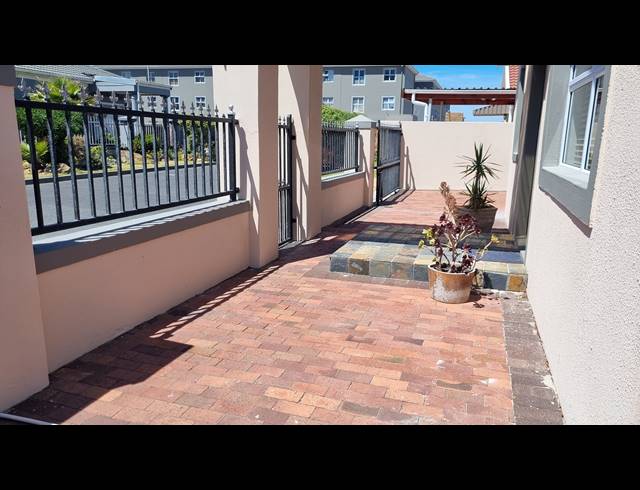3 BEDROOM FREESTANDING RENTED IN MUIZENBERG